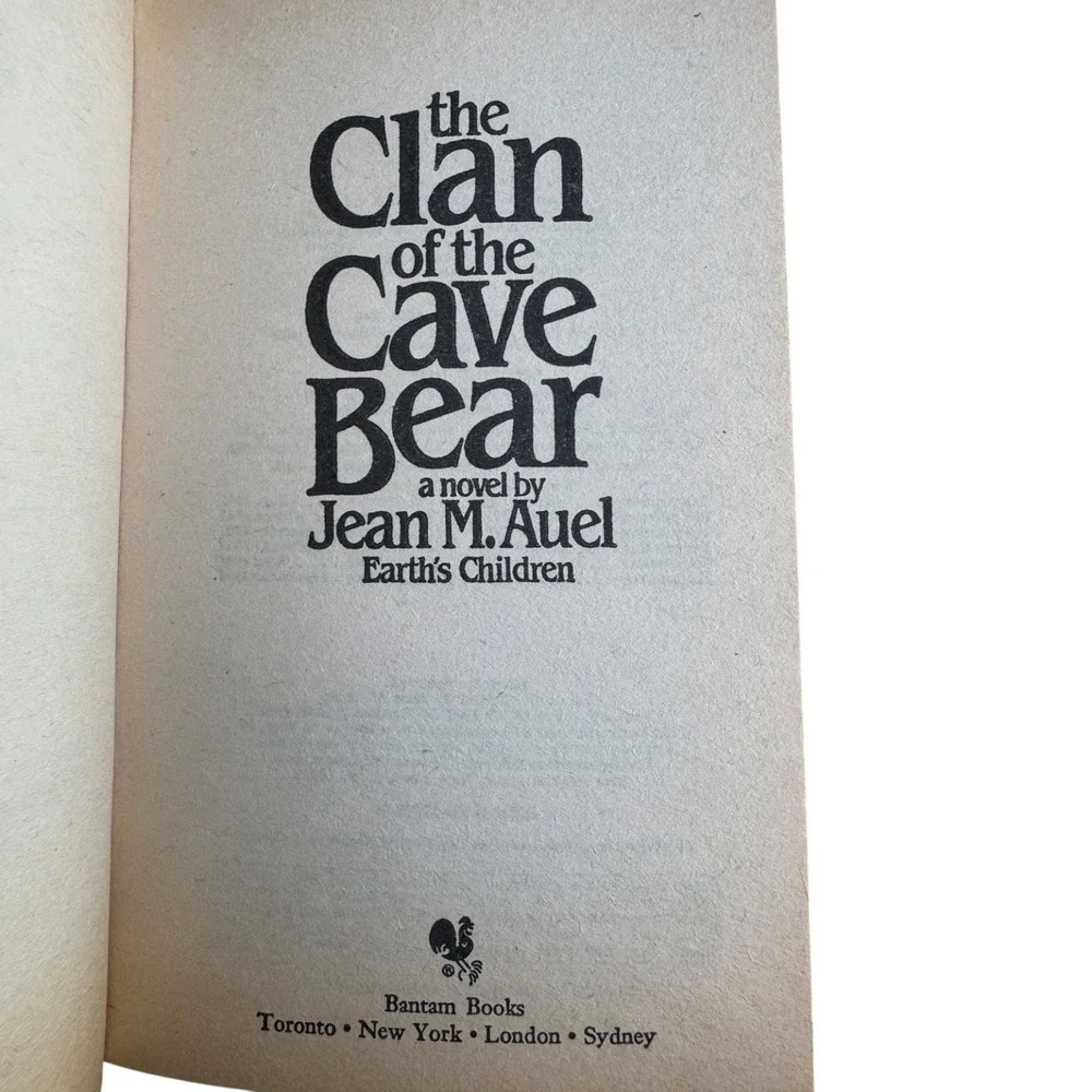 The Clan of the Cave Bear by Jean M. Auel (1981 Bantam Mass Market Paperback)